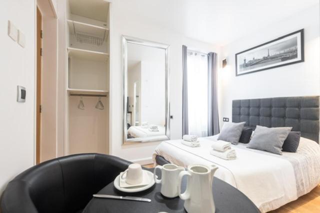 Near Eiffel Tower...Cute Little Studio Paris Bagian luar foto